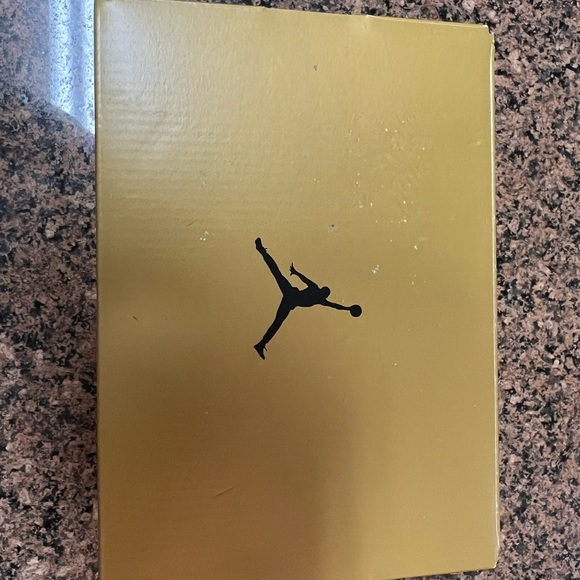 Toddler Jordan shoes - Picture 2 of 4